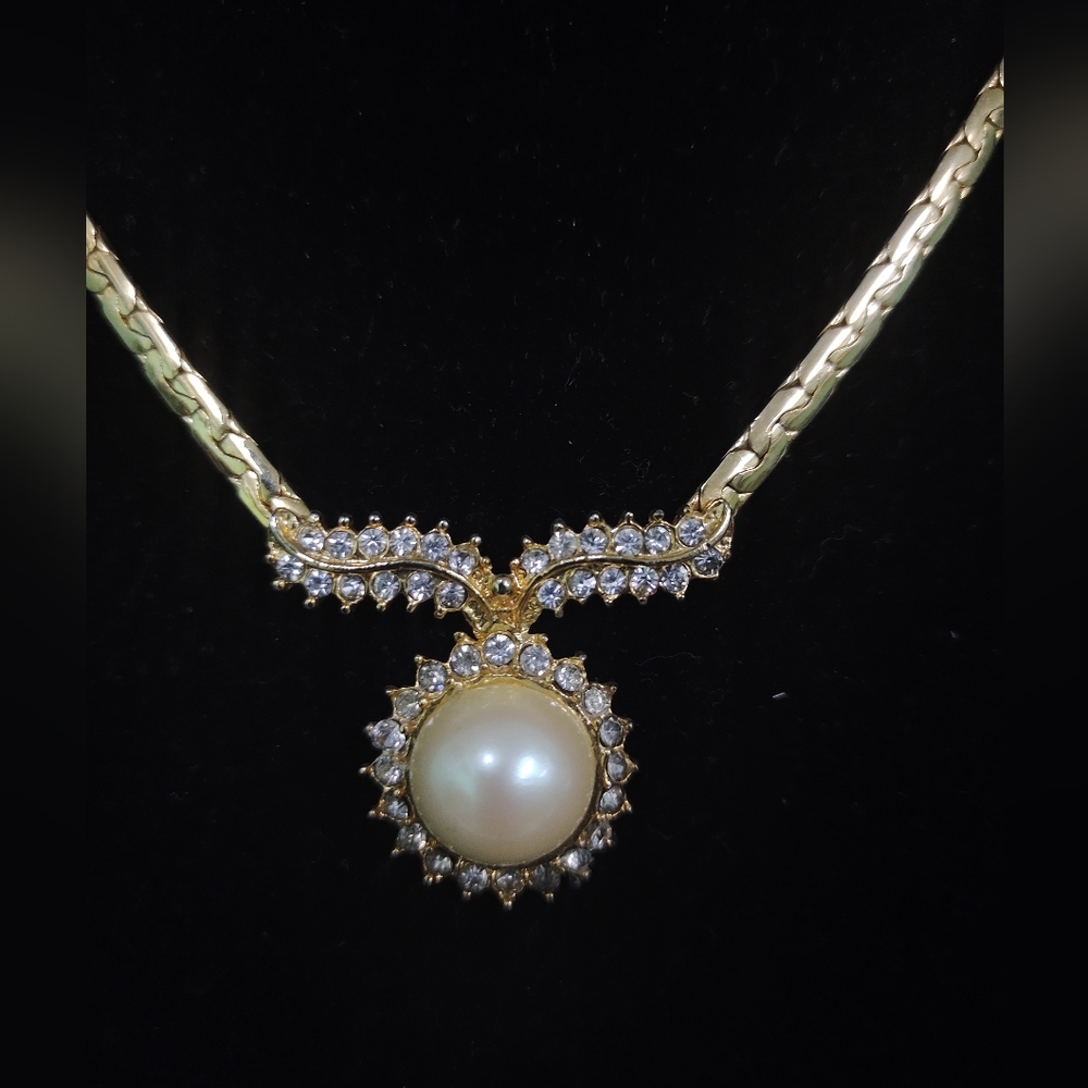Necklaces - Picture 2 of 5